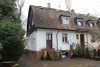 VERKAUFT! Kleines Haus mit großem Charme und traumhaftem Garten! - in beliebter Lage von Offenbach Lindenfeld - Rückansicht Haus