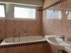 Wohnen & Vermieten in Mühlheim – Dreifamilienhaus mit Platz für Ihre Pläne - Bad EG Ansicht