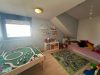 Solide Kapitalanlage mit Zukunft – Dreifamilienhaus in Seligenstadt/Klein-Welzheim - Kinderzimmer DG