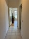 Charmante 2-Zimmer-Wohnung mit XXL-Terrasse (ca. 30 m²) & Stellplatz - Flur