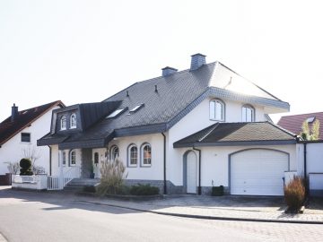Großzügiges Zweifamilienhaus mit Garten, Terrasse & Balkon in begehrter Lage von Seligenstadt, 63500 Seligenstadt, Zweifamilienhaus