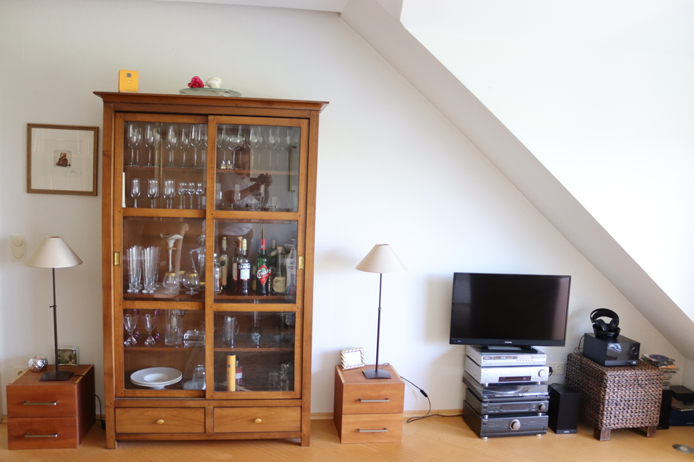 Lichtdurchflutete 2-Zimmer-Wohnung in ruhiger Lage mit Renovierungsplus - Foto 1