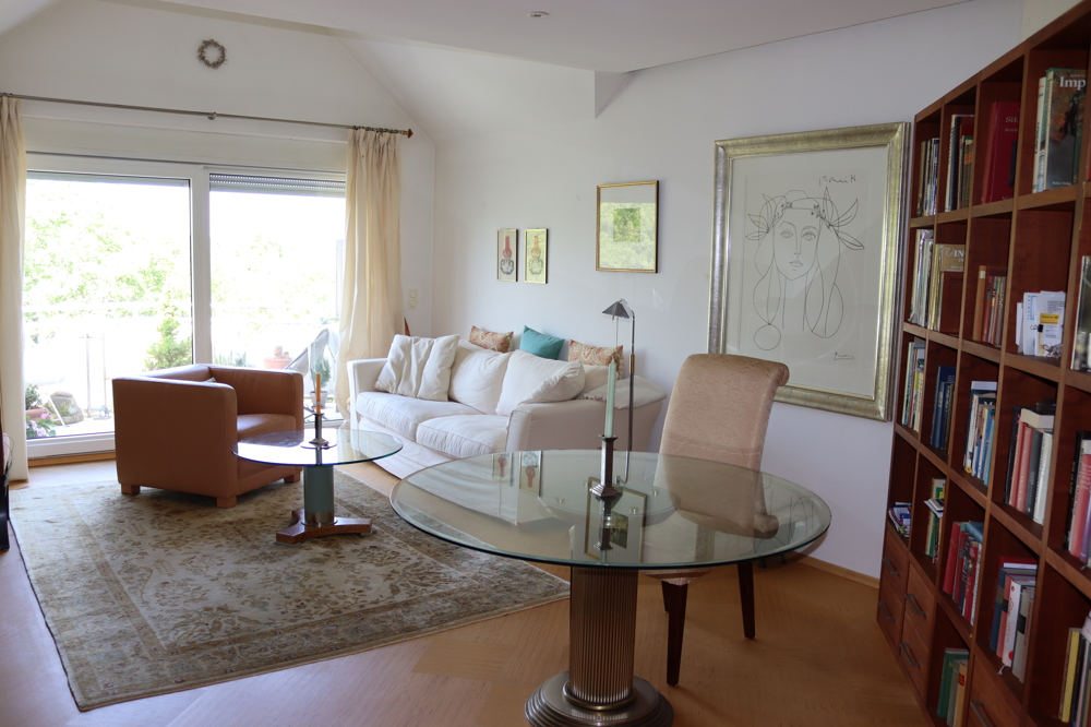 Lichtdurchflutete 2-Zimmer-Wohnung in ruhiger Lage mit Renovierungsplus - Foto 2