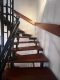 Familienfreundliches Reihenmittelhaus mit 178 m², Garten, Terrasse & Sauna in Obertshausen - Treppenaufgang