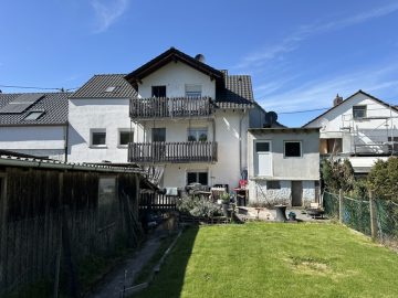 Attraktives Wohnensemble mit zwei Häusern und vier Wohneinheiten in Feldrandlage von Limeshain, 63694 Limeshain / Hainchen, Mehrfamilienhaus