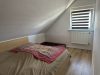 Attraktives Wohnensemble mit zwei Häusern und vier Wohneinheiten in Feldrandlage von Limeshain - Schlafzimmer DG Neubau