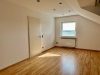 Exklusives 3-Familienhaus, Gartenidylle und hochwertiger Ausstattung in Seligenstadt Klein-Welzheim - Wohnzimmer DG