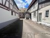 Wohn- und Geschäftshaus mit Entwicklungspotenzial in Babenhausen / Sickenhofen - Hofeinfahrt