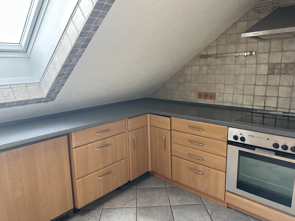 Kleine Wohlfühloase: 3-Zimmer-Dachgeschosswohnung in Offenbach-Rosenhöhe - Photo 1