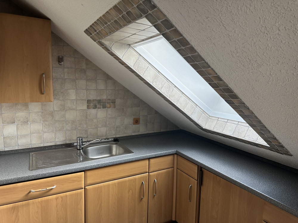 Kleine Wohlfühloase: 3-Zimmer-Dachgeschosswohnung in Offenbach-Rosenhöhe - Photo 2