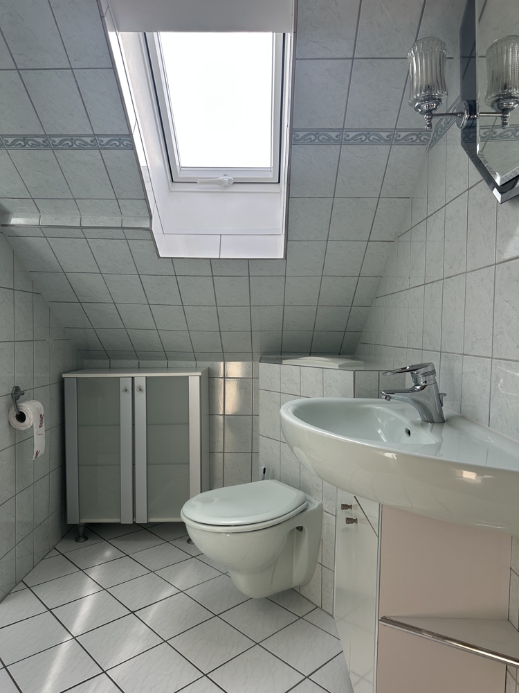 Kleine Wohlfühloase: 3-Zimmer-Dachgeschosswohnung in Offenbach-Rosenhöhe - Photo 3