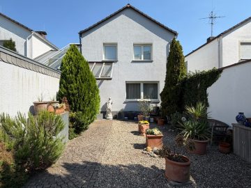 Gepflegtes Einfamilienhaus mit Wintergarten, Garage und großem 732m² Grundstück in Seligenstadt!, 63500 Seligenstadt, Einfamilienhaus