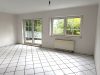 Charmante 2-Zimmer-Wohnung mit Terrasse und Balkon in ruhiger Wohnlage - Wohnzimmer mit Zugang zur Terrasse