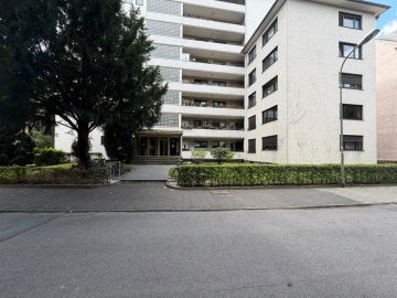 Großzügige 2-Zimmer-Wohnung am Dreieichpark-mit Balkon, Aufzug und modernen Badsanierung., 63067 Offenbach, Etagenwohnung