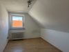 Familienfreundliches Zweifamilienhaus mit großem Garten und vielseitigem Potenzial. - Schlafzimmer 1 DG