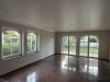 Großzügige Erdgeschosswohnung mit Garten, Terrasse und vielseitig nutzbarem Untergeschoss - Wohnzimmer mit Zugang zum Garten