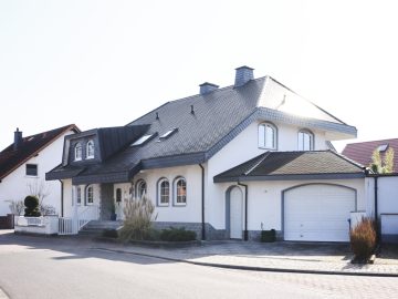 Großzügige Erdgeschosswohnung mit Garten, Terrasse und vielseitig nutzbarem Untergeschoss, 63500 Seligenstadt, Erdgeschosswohnung
